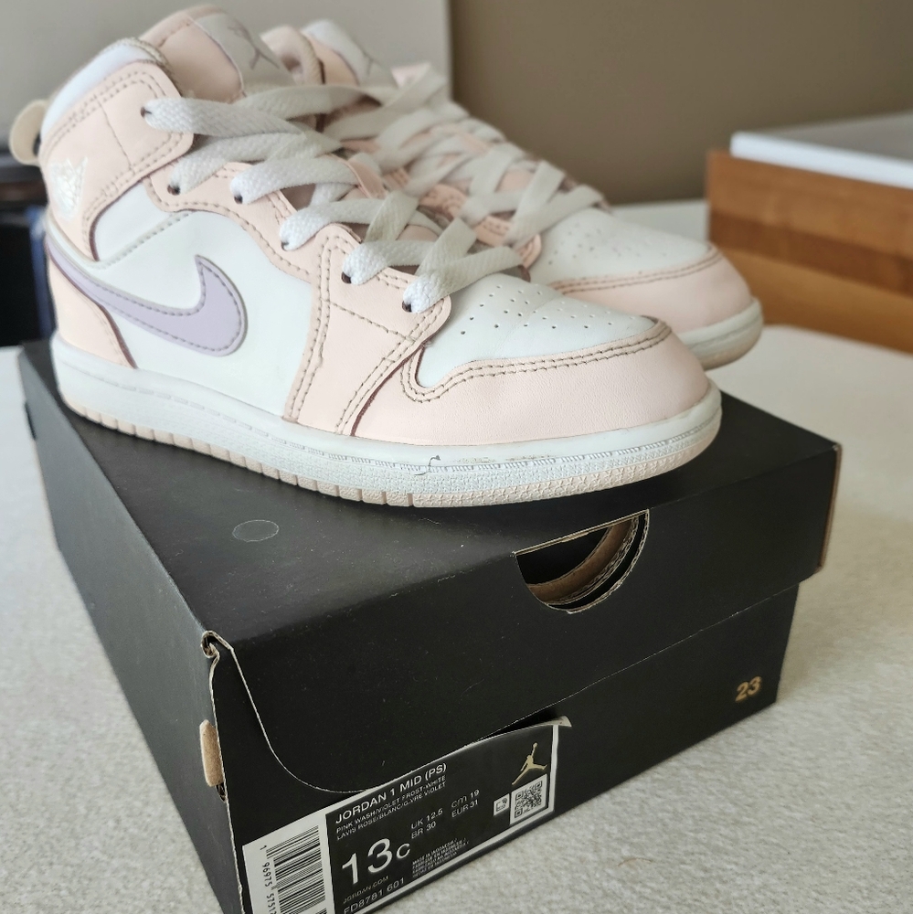 Nike Air Jordan Kids Sneakers in Light Pink and White
